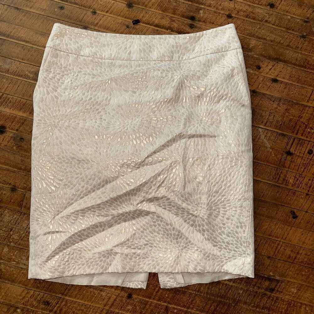 Loft metallic cream print size 6 business casual pencil skirt